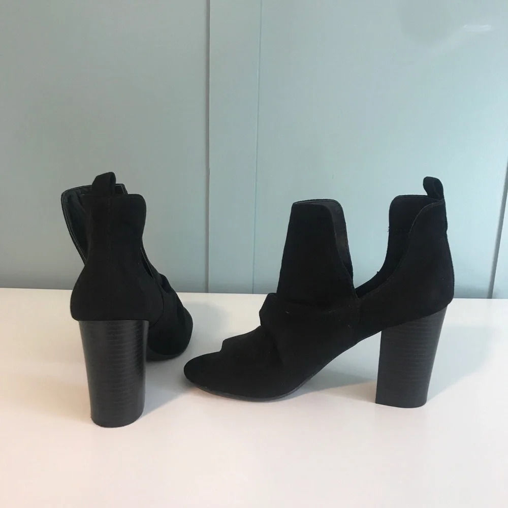 Trash Brand‎ Funky Open Toe Black Faux Suede Booties. 3 1/2” Heel. Size 9